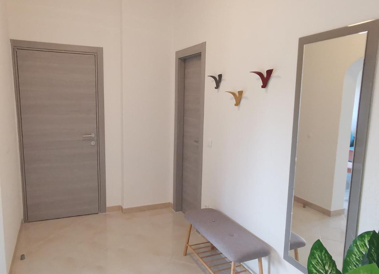 Apartment Pineta With Terrace & Park Wood View พูลา ภายนอก รูปภาพ