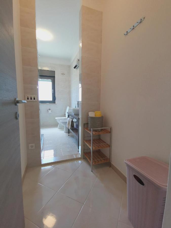 Apartment Pineta With Terrace & Park Wood View พูลา ภายนอก รูปภาพ