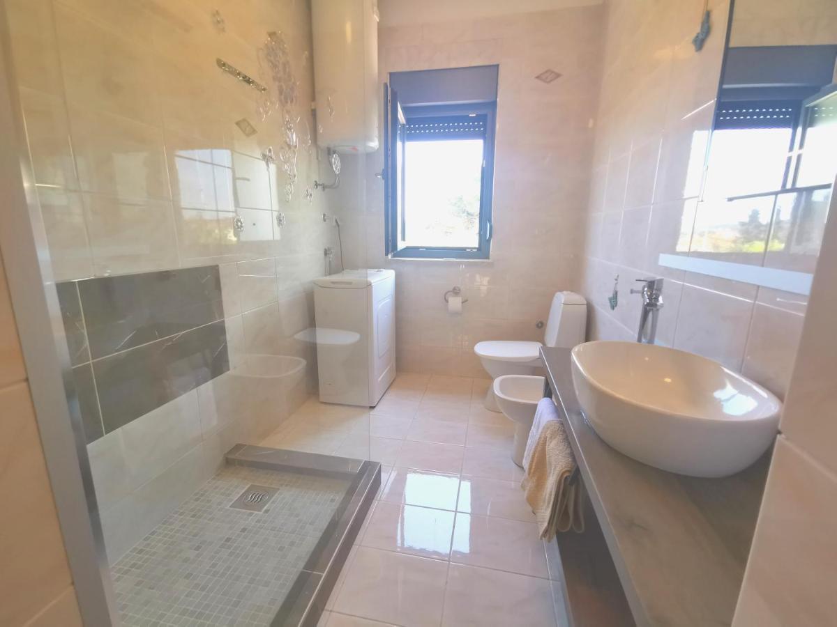 Apartment Pineta With Terrace & Park Wood View พูลา ภายนอก รูปภาพ