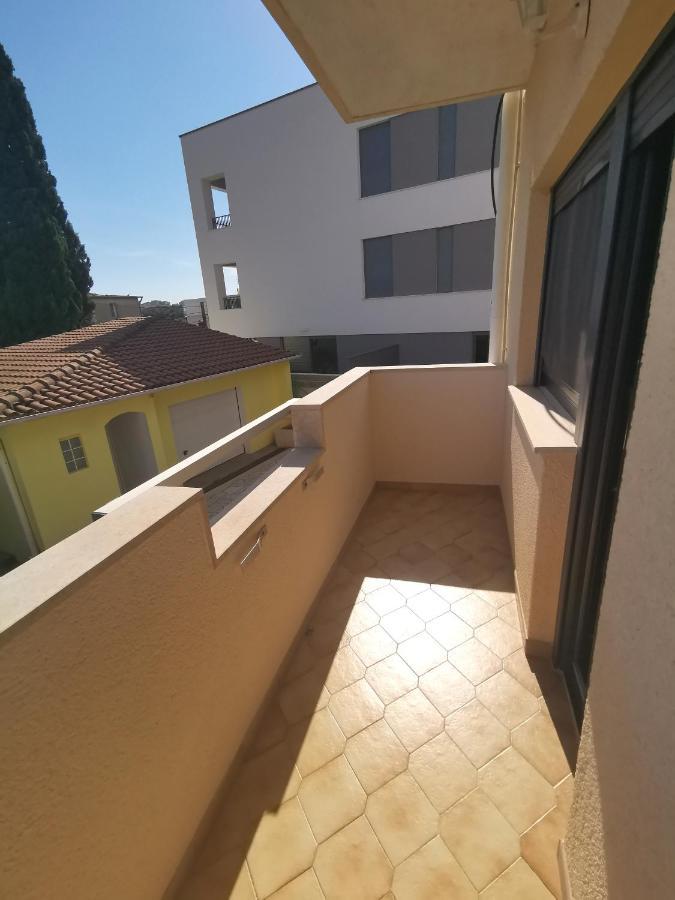 Apartment Pineta With Terrace & Park Wood View พูลา ภายนอก รูปภาพ