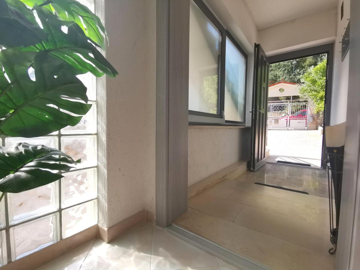 Apartment Pineta With Terrace & Park Wood View พูลา ภายนอก รูปภาพ