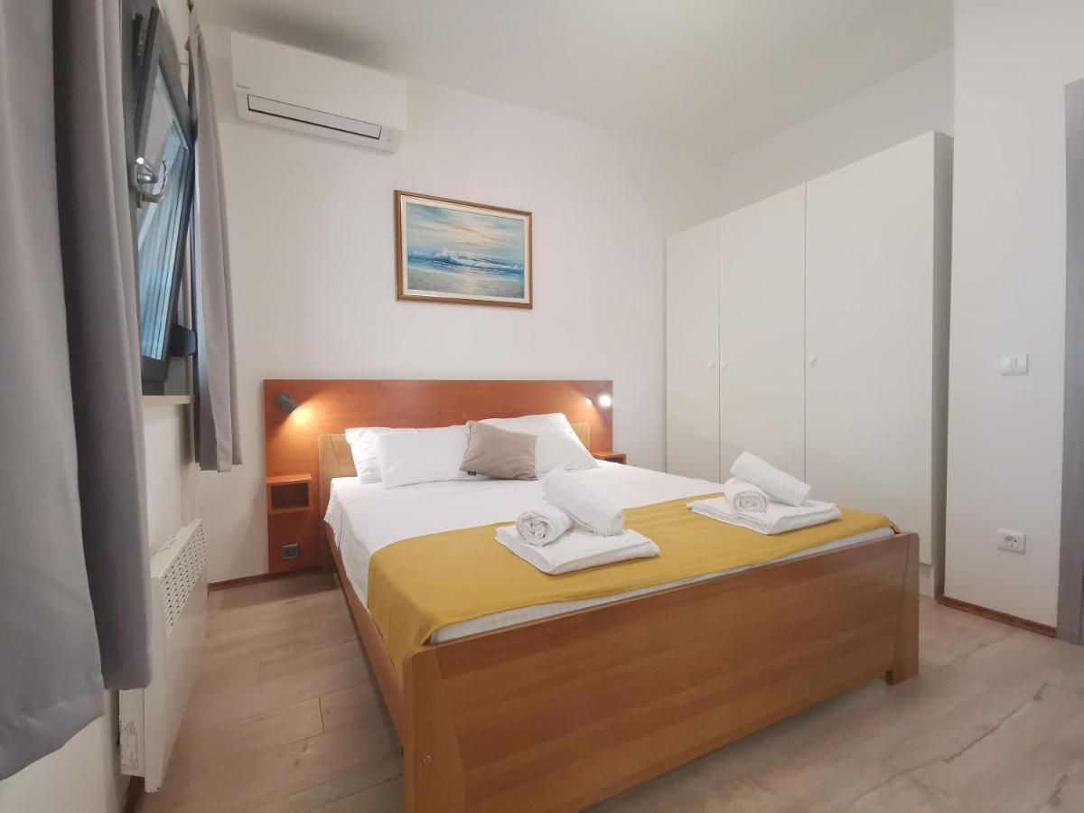 Apartment Pineta With Terrace & Park Wood View พูลา ภายนอก รูปภาพ